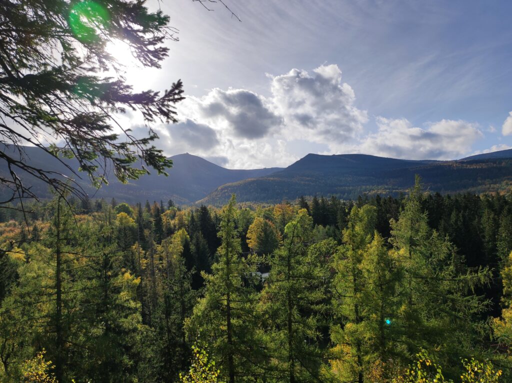 Widok na Karkonosze z Kruczych Skał