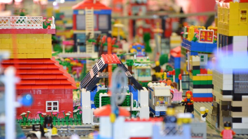 co robić w karpaczu gdy pada deszcz? muzeum klocków